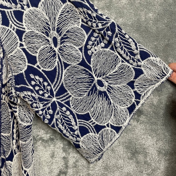 Kindred Anthro Top Size 2X Blue White Floral Embroidered Short Sleeve Boho Shirt - Picture 4 of 10